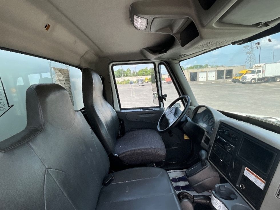 Medium Duty Box Truck-Light and Medium Duty Trucks-International-2019-4300-London-ON-292,930\n\t\tkm-$ 61,000 - Image 21
