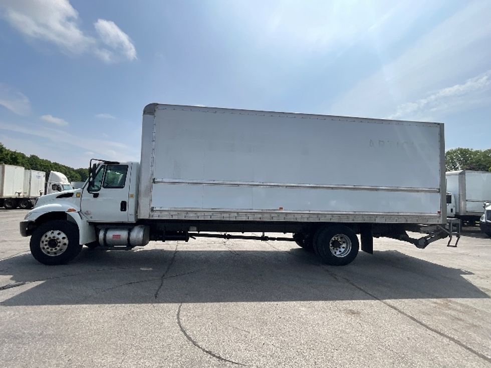 Medium Duty Box Truck-Light and Medium Duty Trucks-International-2019-4300-London-ON-292,930\n\t\tkm-$ 61,000 - Image 3