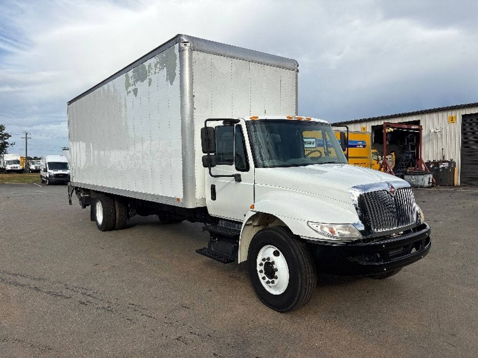 Medium Duty Box Truck-Light and Medium Duty Trucks-International-2019-4300-Mebane-NC-195,126\n\t\tmiles-$ 39,250 - Image 1