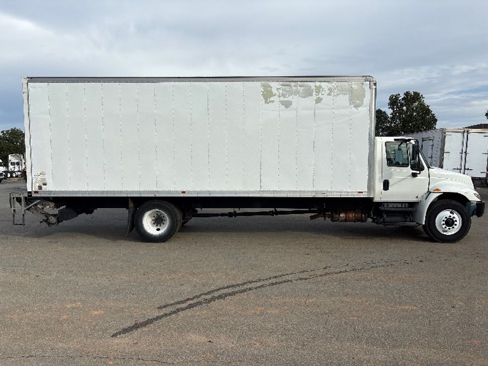 Medium Duty Box Truck-Light and Medium Duty Trucks-International-2019-4300-Mebane-NC-195,126\n\t\tmiles-$ 39,250 - Image 15