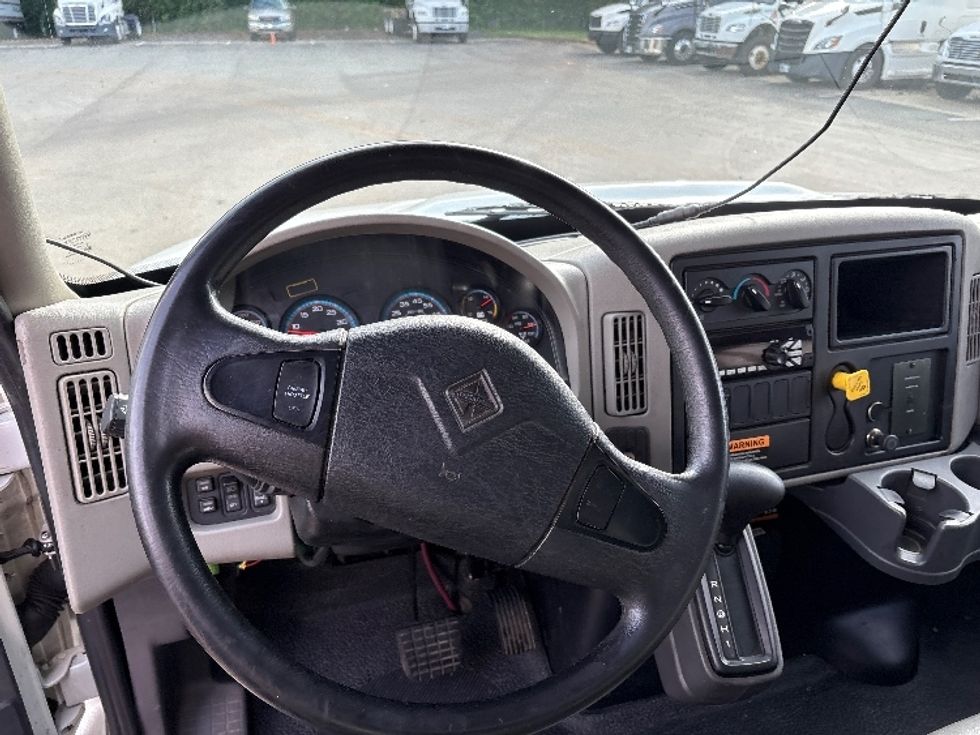 Medium Duty Box Truck-Light and Medium Duty Trucks-International-2019-4300-Mebane-NC-195,126\n\t\tmiles-$ 39,250 - Image 18