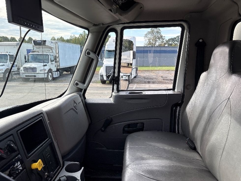 Medium Duty Box Truck-Light and Medium Duty Trucks-International-2019-4300-Mebane-NC-195,126\n\t\tmiles-$ 39,250 - Image 19