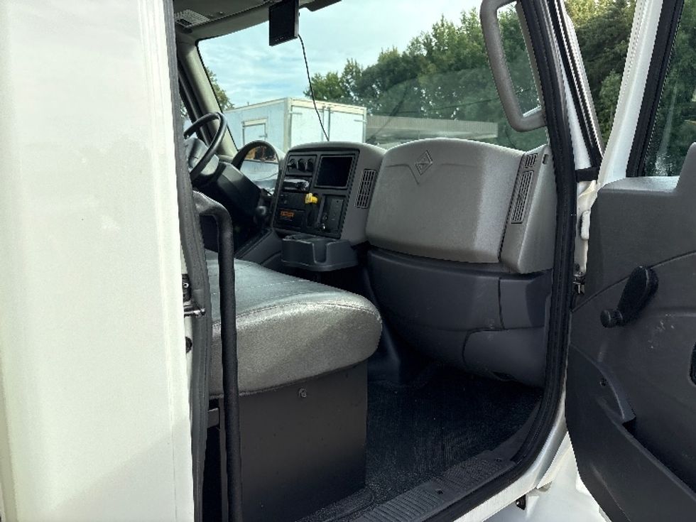 Medium Duty Box Truck-Light and Medium Duty Trucks-International-2019-4300-Mebane-NC-195,126\n\t\tmiles-$ 39,250 - Image 20
