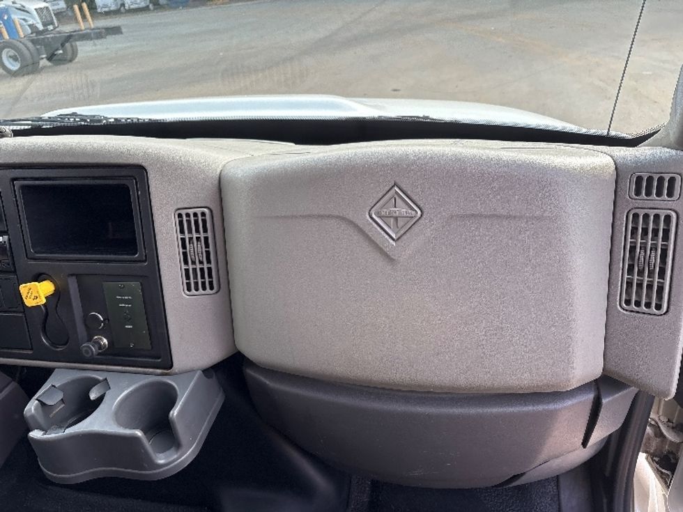 Medium Duty Box Truck-Light and Medium Duty Trucks-International-2019-4300-Mebane-NC-195,126\n\t\tmiles-$ 39,250 - Image 21
