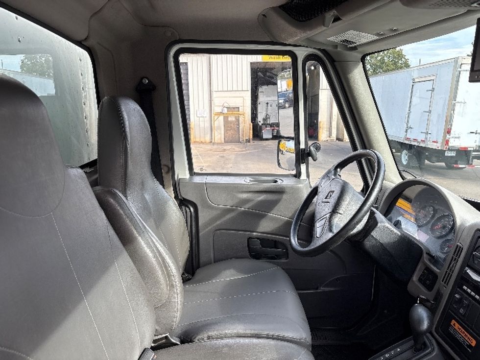 Medium Duty Box Truck-Light and Medium Duty Trucks-International-2019-4300-Mebane-NC-195,126\n\t\tmiles-$ 39,250 - Image 22