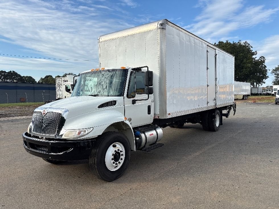 Medium Duty Box Truck-Light and Medium Duty Trucks-International-2019-4300-Mebane-NC-195,126\n\t\tmiles-$ 39,250 - Image 3