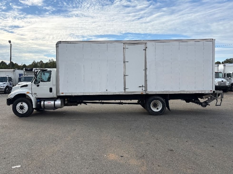 Medium Duty Box Truck-Light and Medium Duty Trucks-International-2019-4300-Mebane-NC-195,126\n\t\tmiles-$ 39,250 - Image 4