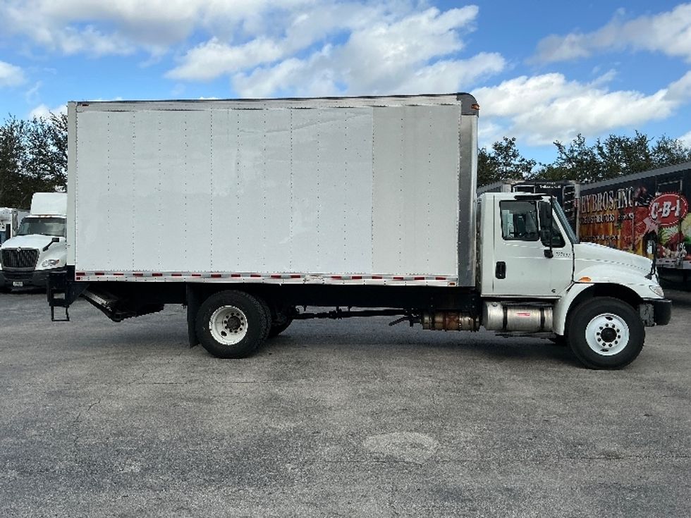 Medium Duty Box Truck-Light and Medium Duty Trucks-International-2019-4300-Medley-FL-78,514\n\t\tmiles-$ 47,750 - Image 15