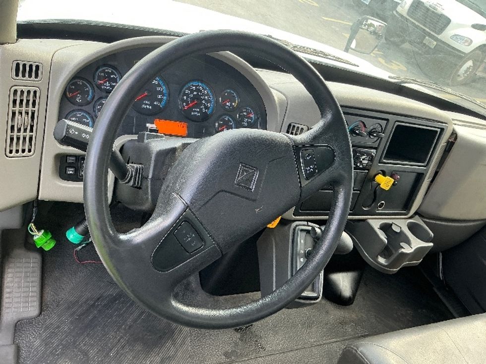 Medium Duty Box Truck-Light and Medium Duty Trucks-International-2019-4300-Medley-FL-78,514\n\t\tmiles-$ 47,750 - Image 17