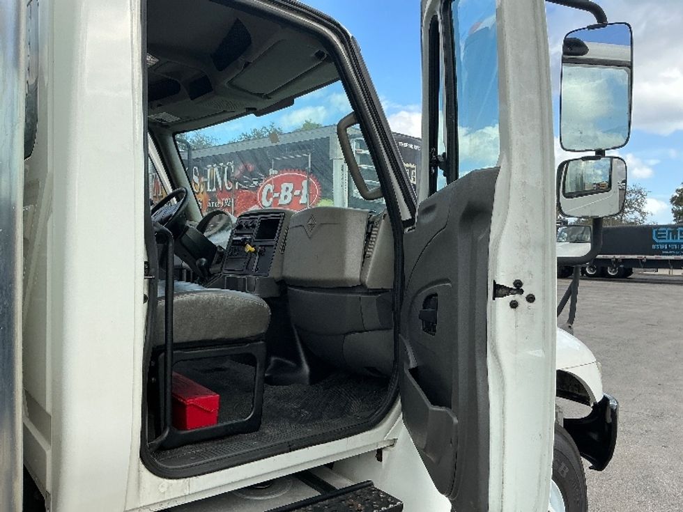 Medium Duty Box Truck-Light and Medium Duty Trucks-International-2019-4300-Medley-FL-78,514\n\t\tmiles-$ 47,750 - Image 20