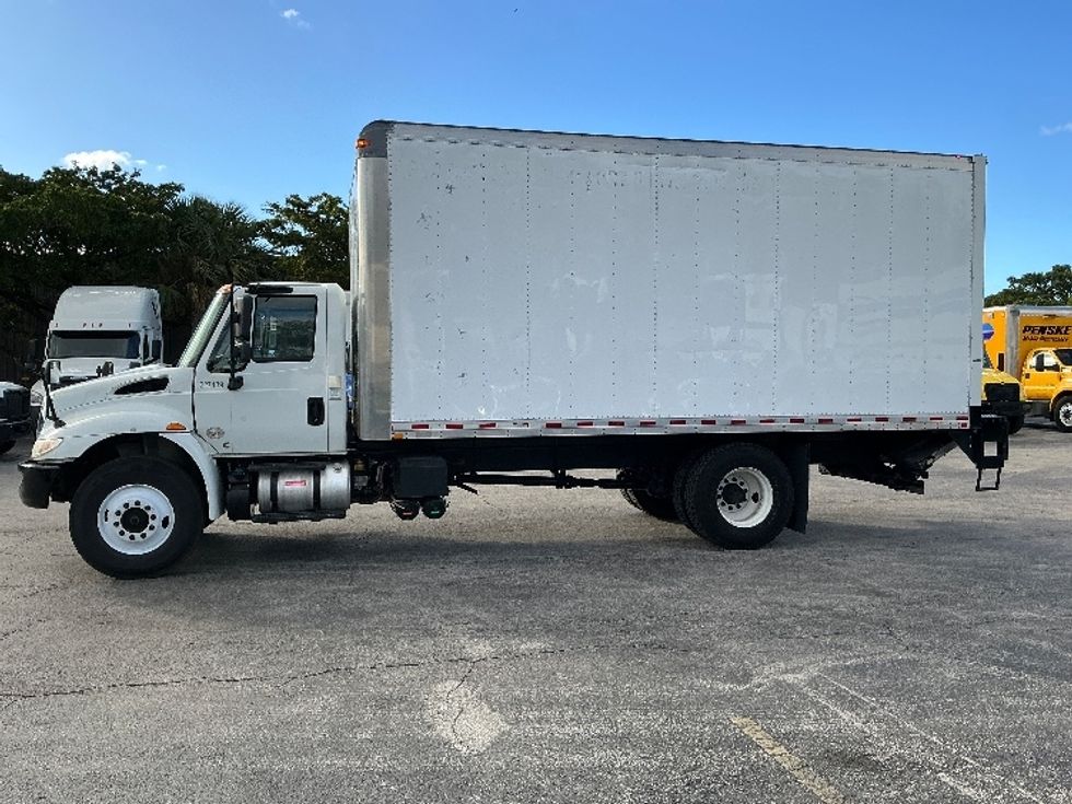 Medium Duty Box Truck-Light and Medium Duty Trucks-International-2019-4300-Medley-FL-78,514\n\t\tmiles-$ 47,750 - Image 4