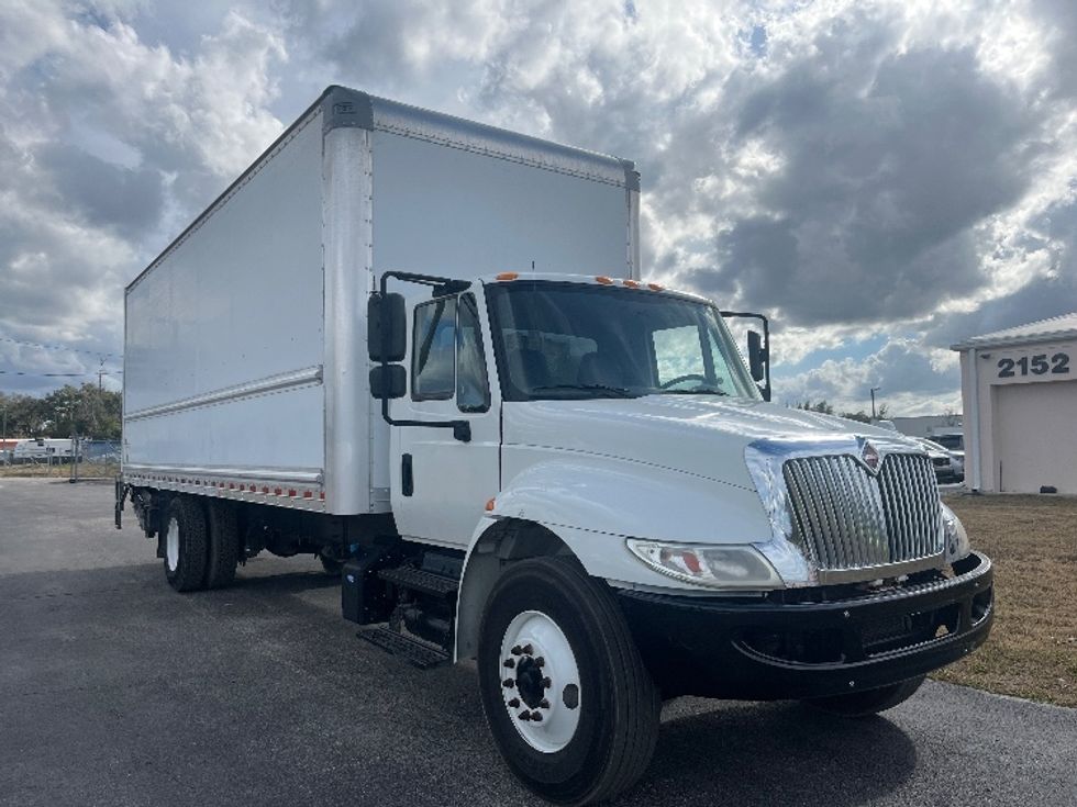 Medium Duty Box Truck-Light and Medium Duty Trucks-International-2019-4300-Melbourne-FL-172,292\n\t\tmiles-$ 44,000 - Image 1