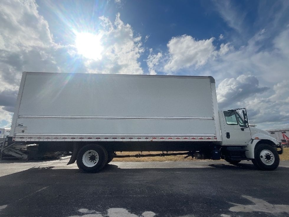 Medium Duty Box Truck-Light and Medium Duty Trucks-International-2019-4300-Melbourne-FL-172,292\n\t\tmiles-$ 44,000 - Image 15