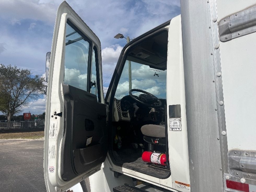Medium Duty Box Truck-Light and Medium Duty Trucks-International-2019-4300-Melbourne-FL-172,292\n\t\tmiles-$ 44,000 - Image 16