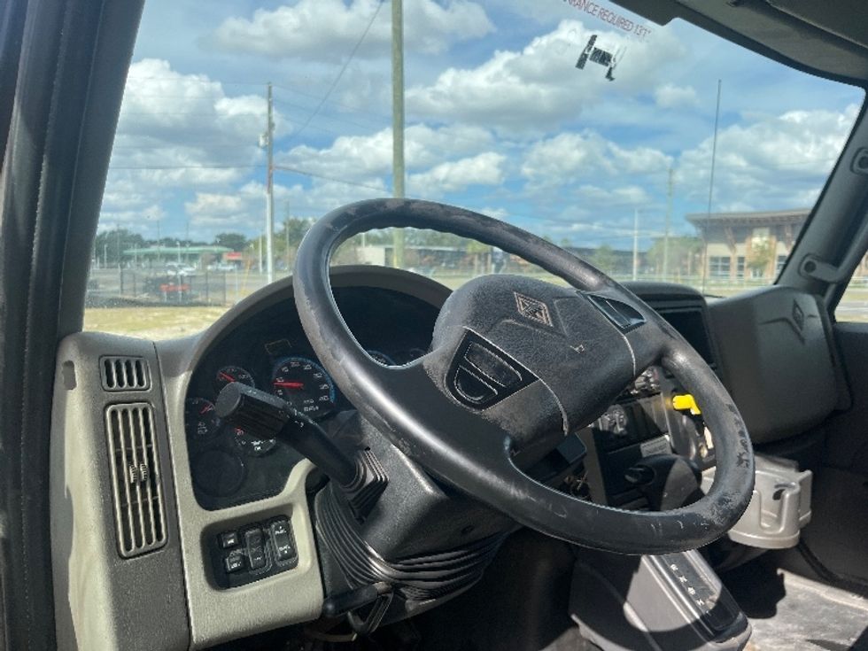 Medium Duty Box Truck-Light and Medium Duty Trucks-International-2019-4300-Melbourne-FL-172,292\n\t\tmiles-$ 44,000 - Image 17