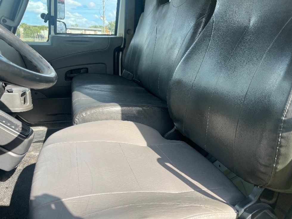 Medium Duty Box Truck-Light and Medium Duty Trucks-International-2019-4300-Melbourne-FL-172,292\n\t\tmiles-$ 44,000 - Image 19