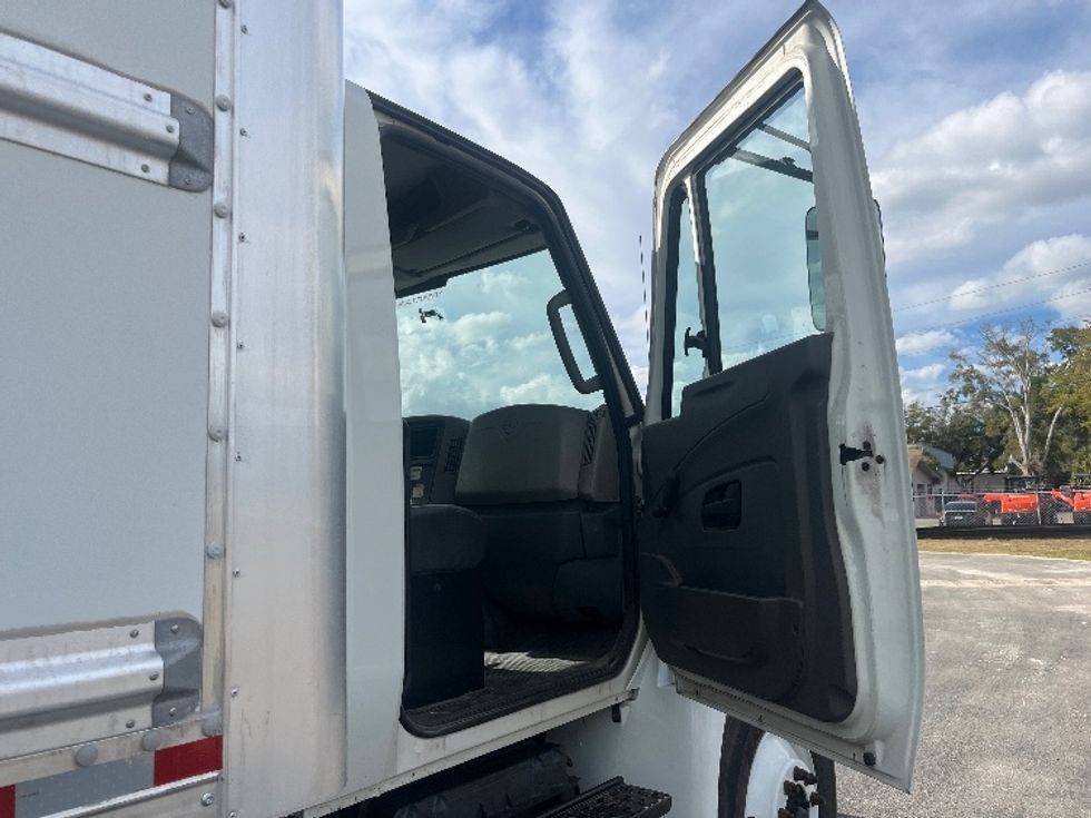 Medium Duty Box Truck-Light and Medium Duty Trucks-International-2019-4300-Melbourne-FL-172,292\n\t\tmiles-$ 44,000 - Image 20