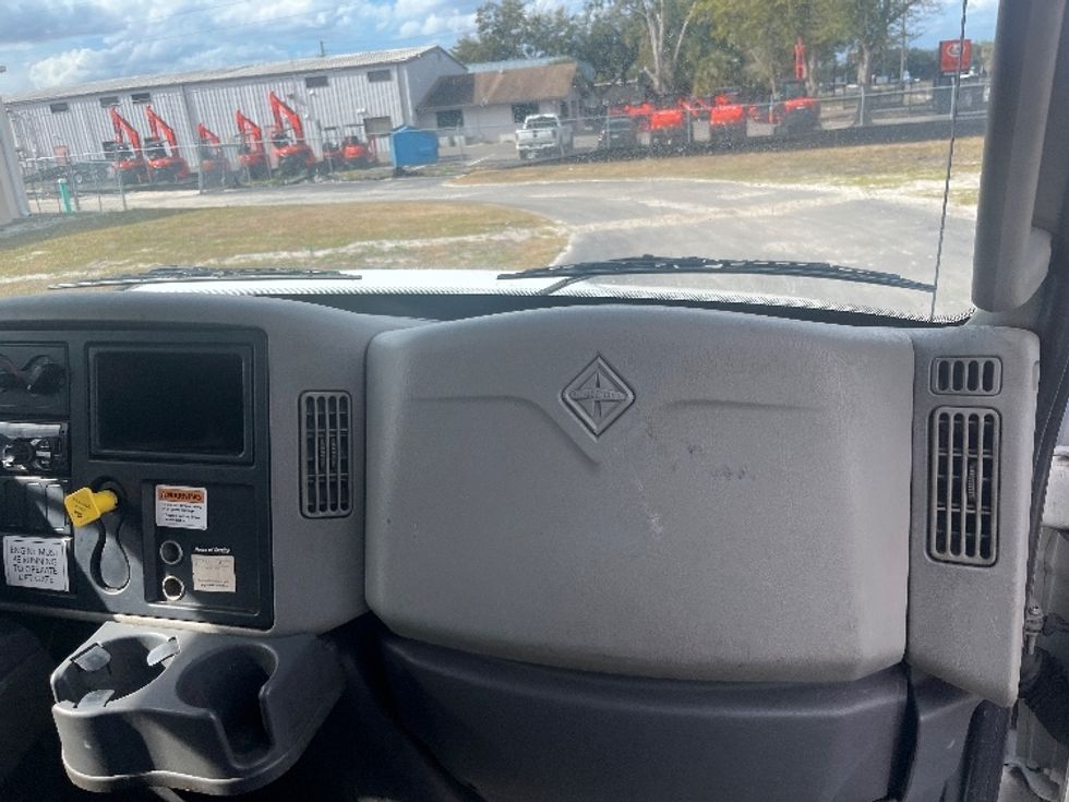 Medium Duty Box Truck-Light and Medium Duty Trucks-International-2019-4300-Melbourne-FL-172,292\n\t\tmiles-$ 44,000 - Image 21