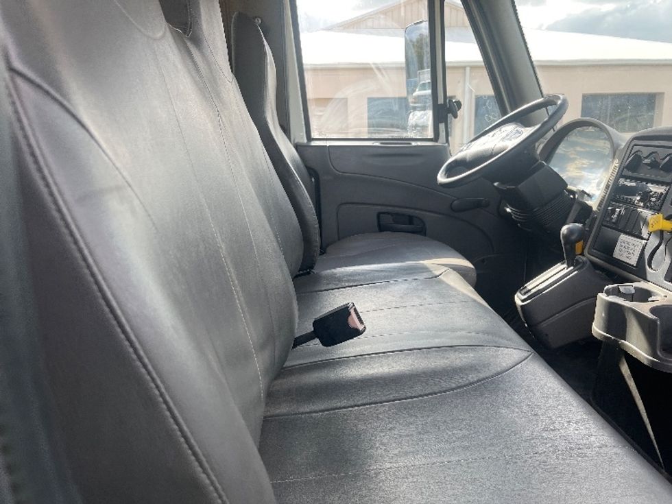 Medium Duty Box Truck-Light and Medium Duty Trucks-International-2019-4300-Melbourne-FL-172,292\n\t\tmiles-$ 44,000 - Image 22
