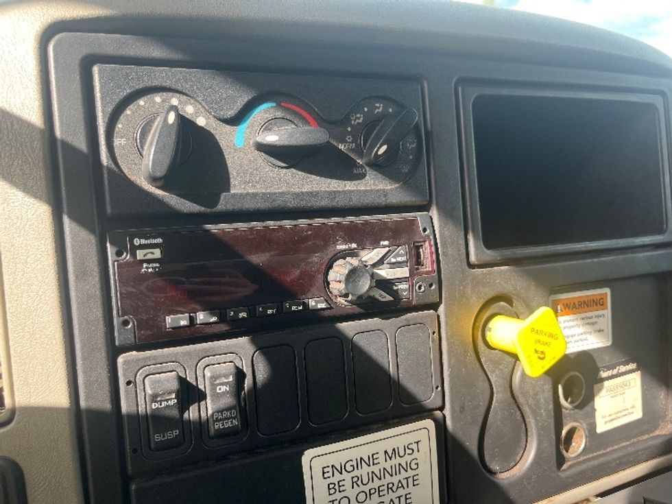 Medium Duty Box Truck-Light and Medium Duty Trucks-International-2019-4300-Melbourne-FL-172,292\n\t\tmiles-$ 44,000 - Image 25