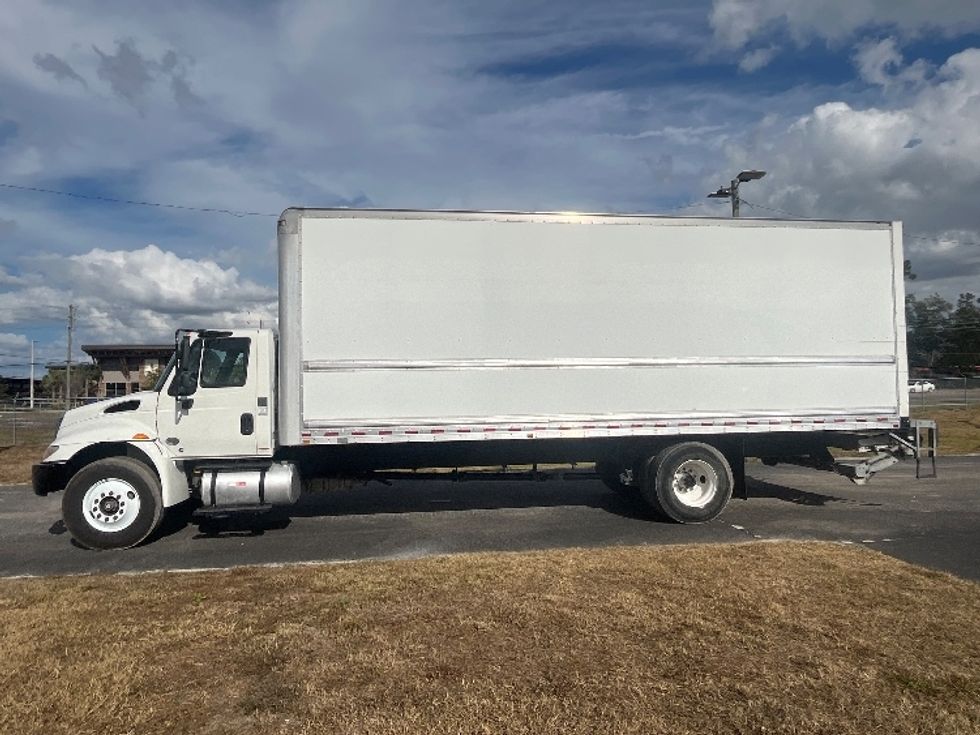 Medium Duty Box Truck-Light and Medium Duty Trucks-International-2019-4300-Melbourne-FL-172,292\n\t\tmiles-$ 44,000 - Image 4