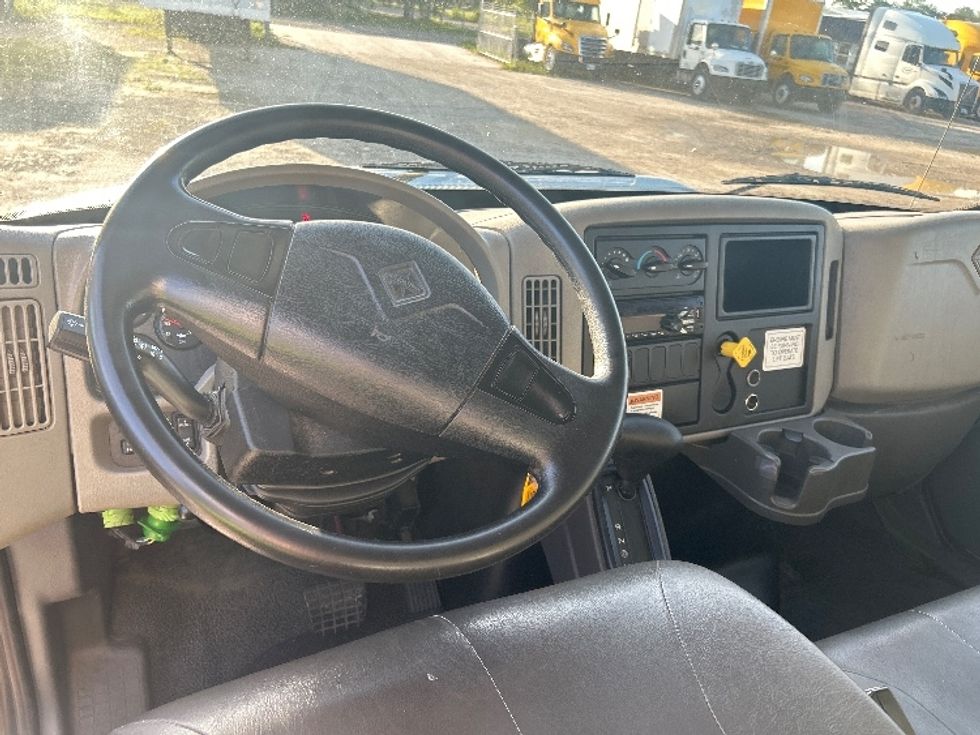 Medium Duty Box Truck-Light and Medium Duty Trucks-International-2019-4300-Melbourne-FL-339,990\n\t\tmiles-$ 9,500 - Image 17