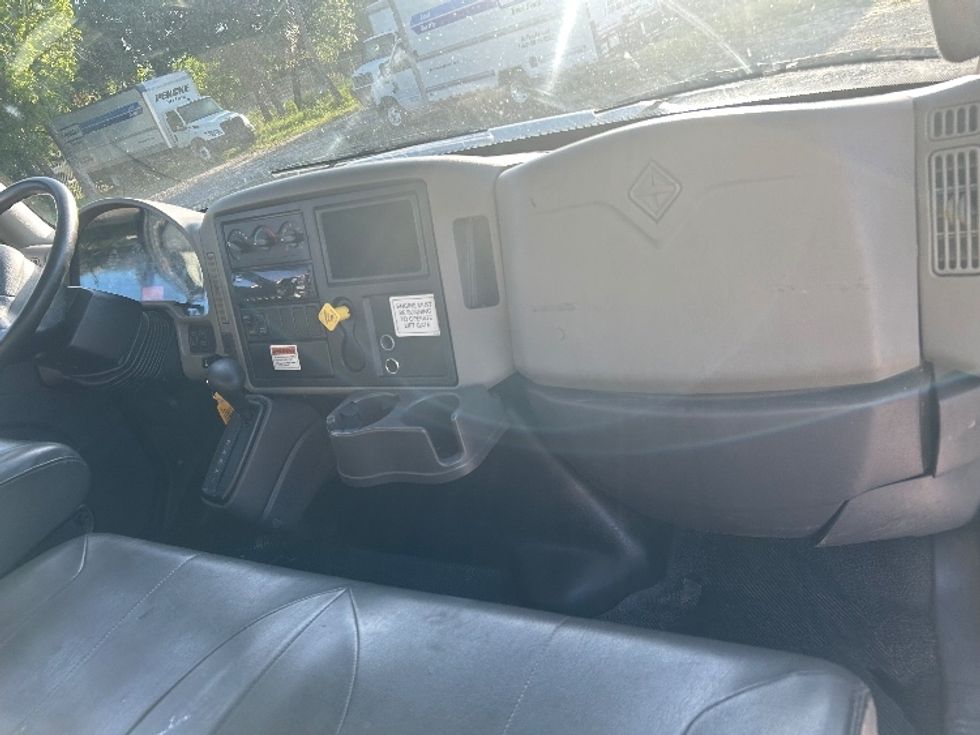 Medium Duty Box Truck-Light and Medium Duty Trucks-International-2019-4300-Melbourne-FL-339,990\n\t\tmiles-$ 9,500 - Image 21