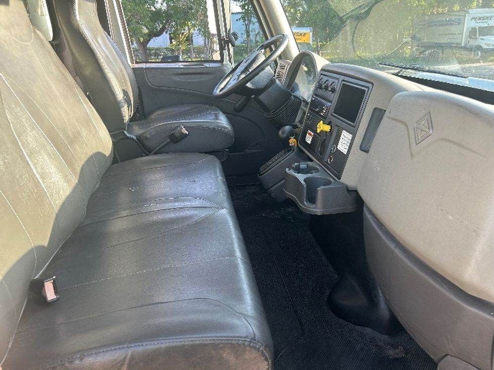 Medium Duty Box Truck-Light and Medium Duty Trucks-International-2019-4300-Melbourne-FL-339,990\n\t\tmiles-$ 9,500 - Image 22