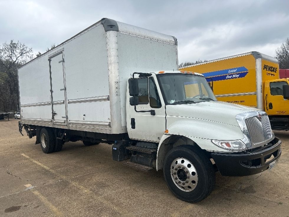 Medium Duty Box Truck-Light and Medium Duty Trucks-International-2019-4300-Memphis-TN-438,938\n\t\tmiles-$ 18,750 - Image 1