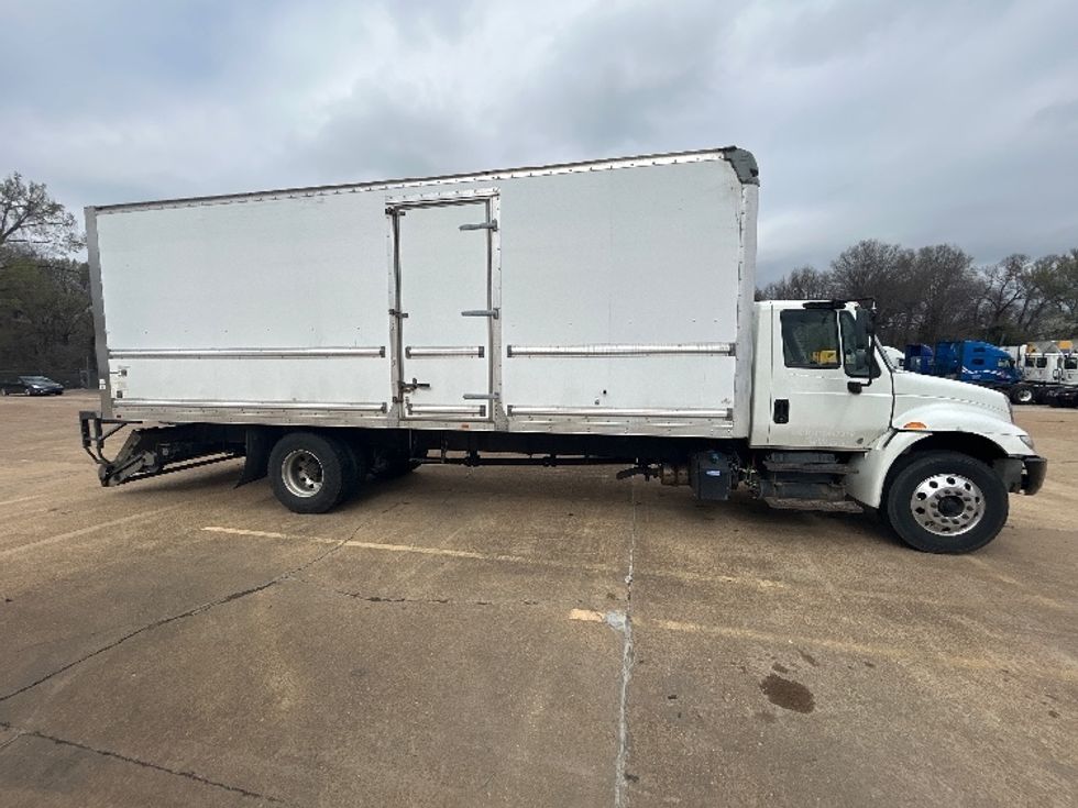 Medium Duty Box Truck-Light and Medium Duty Trucks-International-2019-4300-Memphis-TN-438,938\n\t\tmiles-$ 18,750 - Image 15