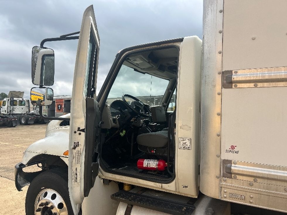 Medium Duty Box Truck-Light and Medium Duty Trucks-International-2019-4300-Memphis-TN-438,938\n\t\tmiles-$ 18,750 - Image 16