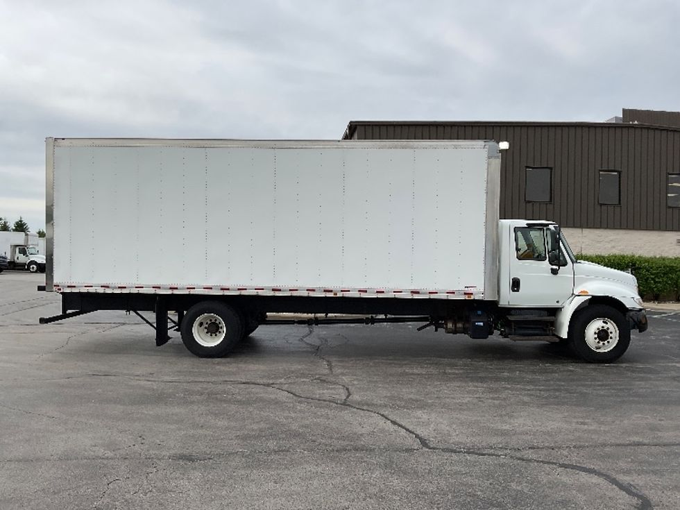 Medium Duty Box Truck-Light and Medium Duty Trucks-International-2019-4300-Middlefield-OH-144,503\n\t\tmiles-$ 46,750 - Image 15