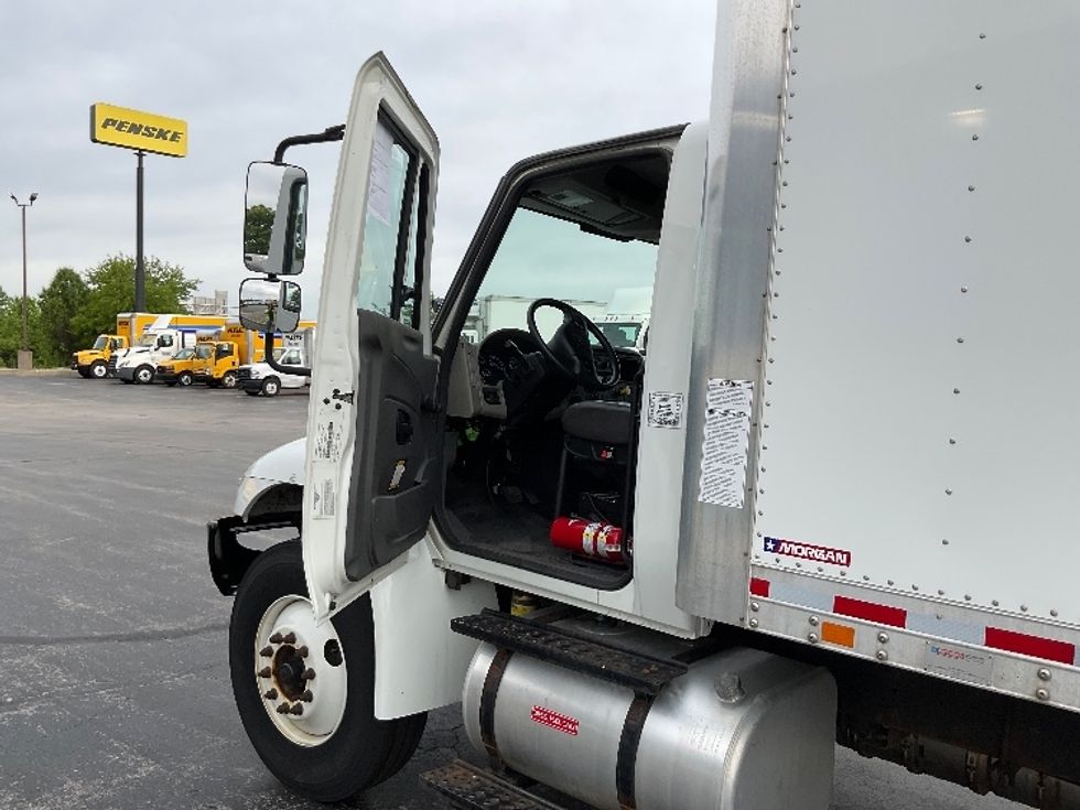 Medium Duty Box Truck-Light and Medium Duty Trucks-International-2019-4300-Middlefield-OH-144,503\n\t\tmiles-$ 46,750 - Image 16