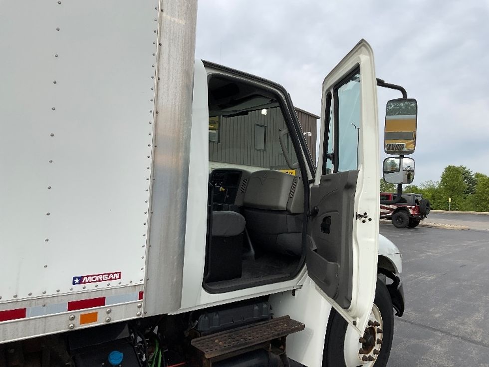 Medium Duty Box Truck-Light and Medium Duty Trucks-International-2019-4300-Middlefield-OH-144,503\n\t\tmiles-$ 46,750 - Image 20