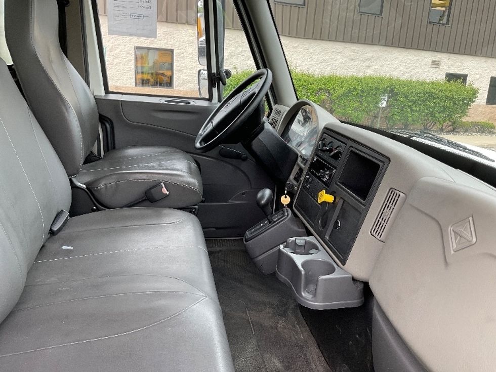 Medium Duty Box Truck-Light and Medium Duty Trucks-International-2019-4300-Middlefield-OH-144,503\n\t\tmiles-$ 46,750 - Image 22