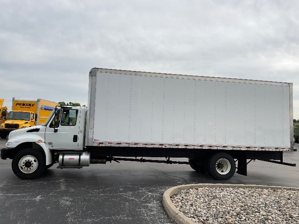 Medium Duty Box Truck-Light and Medium Duty Trucks-International-2019-4300-Middlefield-OH-144,503\n\t\tmiles-$ 46,750 - Image 4