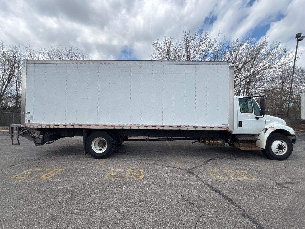 Medium Duty Box Truck-Light and Medium Duty Trucks-International-2019-4300-Middlefield-OH-229,316\n\t\tmiles-$ 40,750 - Image 15