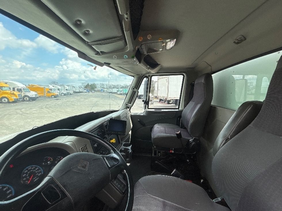 Medium Duty Box Truck-Light and Medium Duty Trucks-International-2019-4300-Middlefield-OH-229,316\n\t\tmiles-$ 40,750 - Image 19