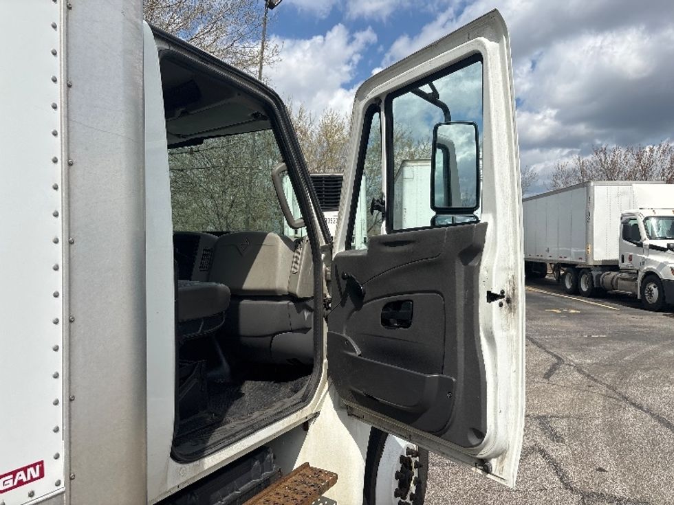 Medium Duty Box Truck-Light and Medium Duty Trucks-International-2019-4300-Middlefield-OH-229,316\n\t\tmiles-$ 40,750 - Image 20