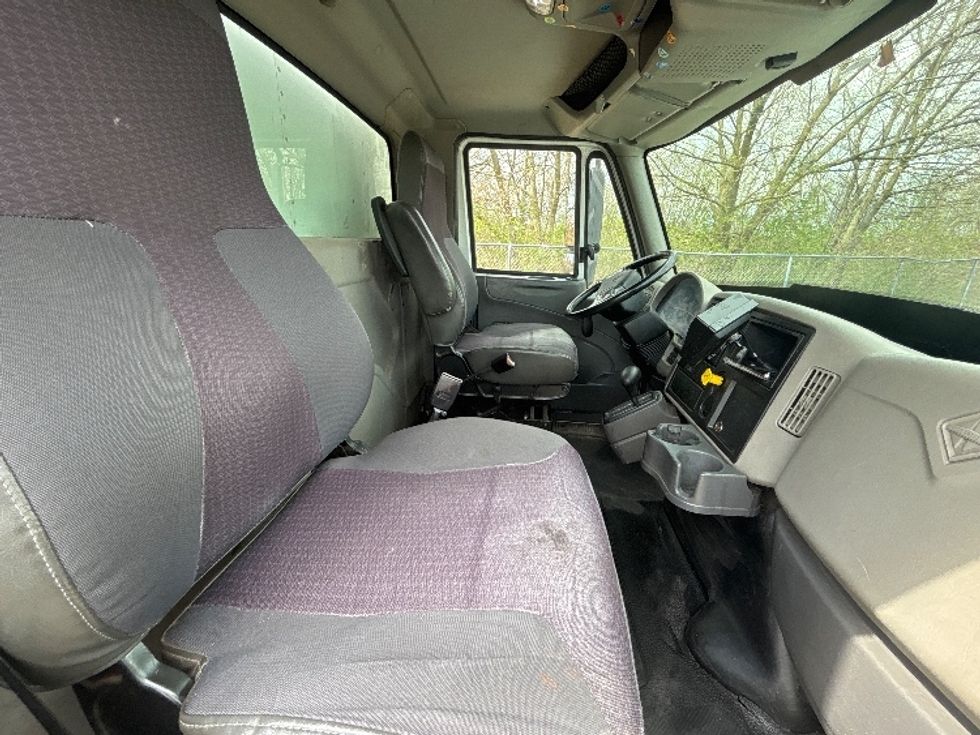 Medium Duty Box Truck-Light and Medium Duty Trucks-International-2019-4300-Middlefield-OH-229,316\n\t\tmiles-$ 40,750 - Image 22