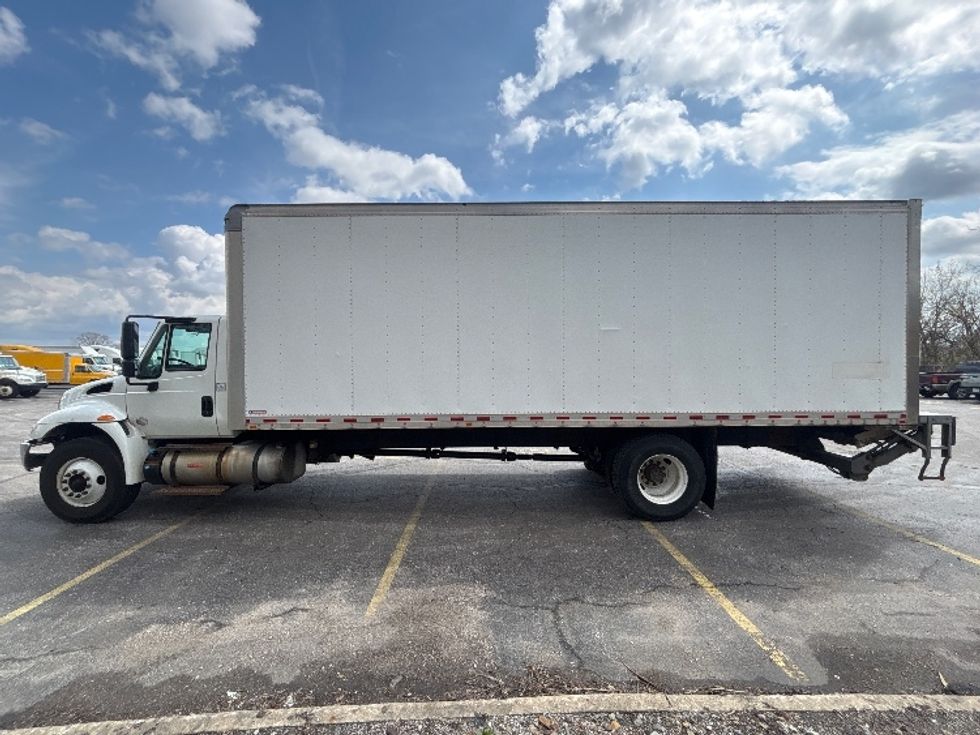 Medium Duty Box Truck-Light and Medium Duty Trucks-International-2019-4300-Middlefield-OH-229,316\n\t\tmiles-$ 40,750 - Image 4