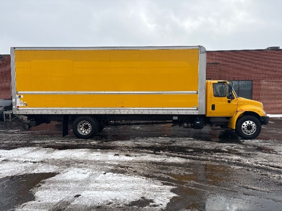 Medium Duty Box Truck-Light and Medium Duty Trucks-International-2019-4300-Mississauga-ON-232,344\n\t\tkm-$ 61,500 - Image 14