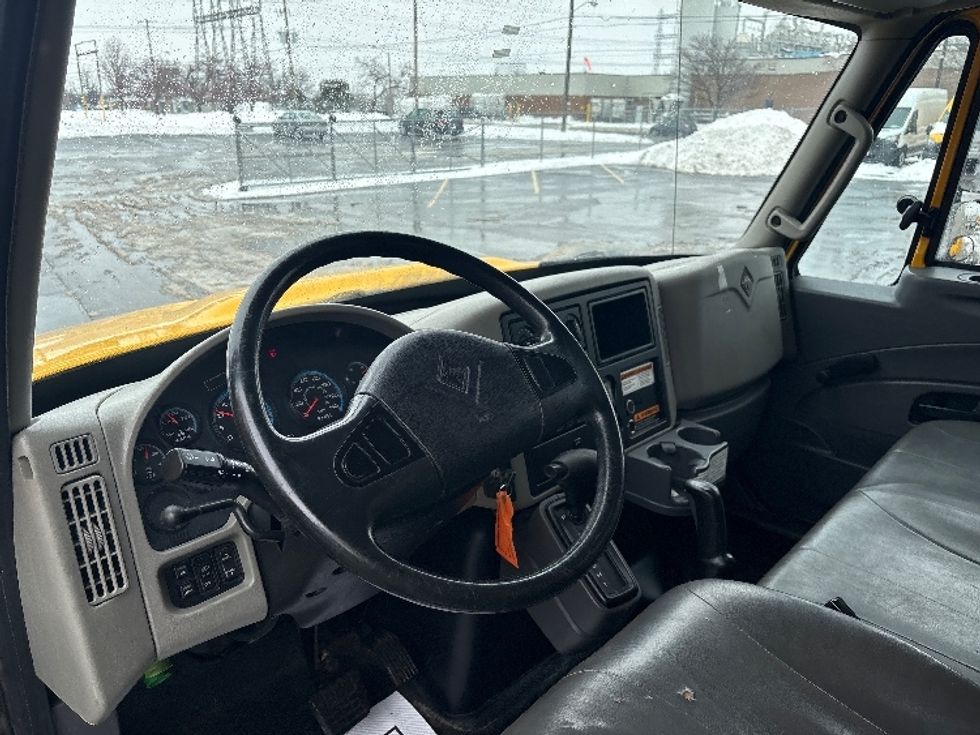 Medium Duty Box Truck-Light and Medium Duty Trucks-International-2019-4300-Mississauga-ON-232,344\n\t\tkm-$ 61,500 - Image 16