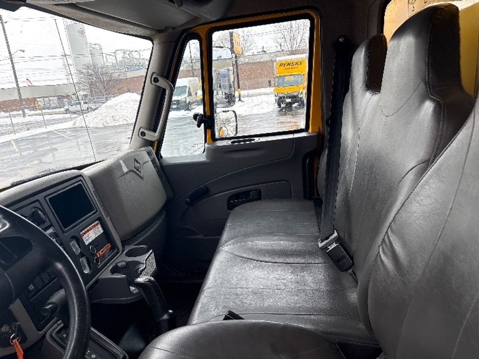 Medium Duty Box Truck-Light and Medium Duty Trucks-International-2019-4300-Mississauga-ON-232,344\n\t\tkm-$ 61,500 - Image 18