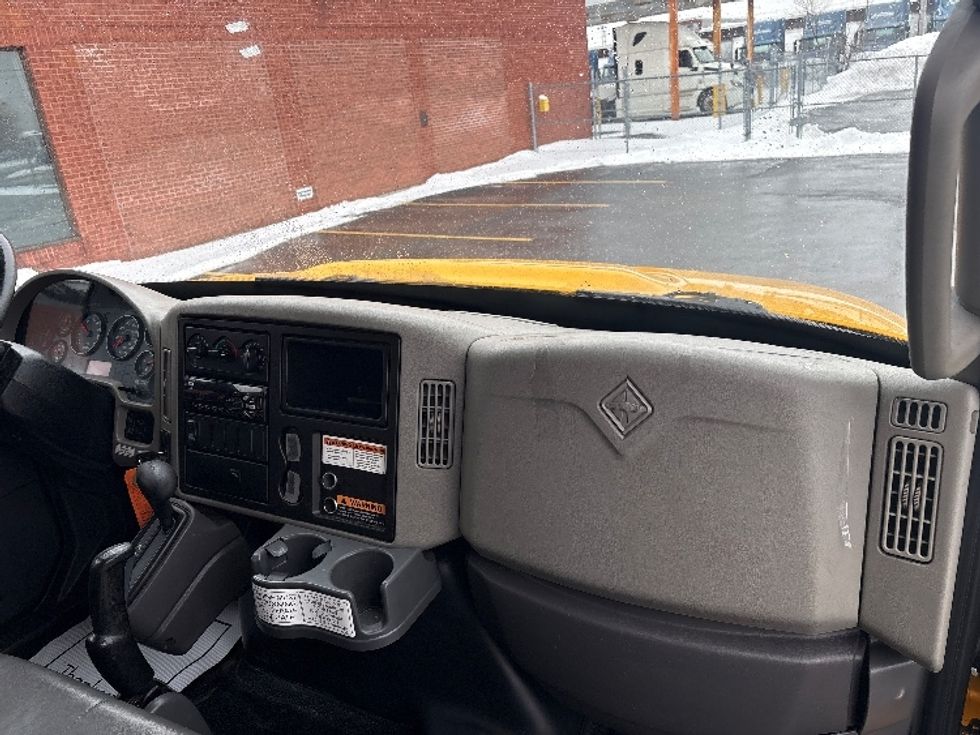 Medium Duty Box Truck-Light and Medium Duty Trucks-International-2019-4300-Mississauga-ON-232,344\n\t\tkm-$ 61,500 - Image 20