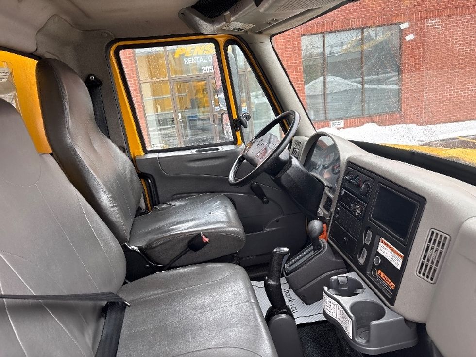 Medium Duty Box Truck-Light and Medium Duty Trucks-International-2019-4300-Mississauga-ON-232,344\n\t\tkm-$ 61,500 - Image 21