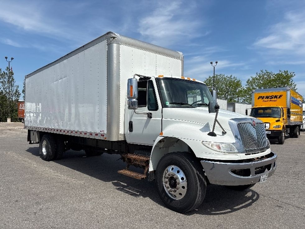 Medium Duty Box Truck-Light and Medium Duty Trucks-International-2019-4300-Mississauga-ON-557,595\n\t\tkm-$ 23,500 - Image 1