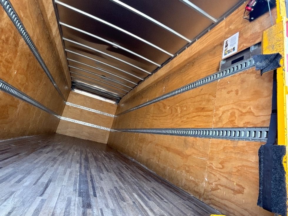 Medium Duty Box Truck-Light and Medium Duty Trucks-International-2019-4300-Mississauga-ON-557,595\n\t\tkm-$ 23,500 - Image 12