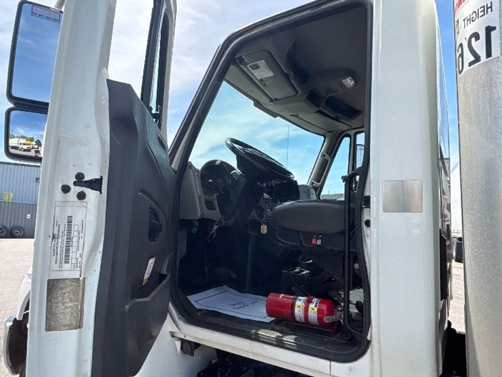 Medium Duty Box Truck-Light and Medium Duty Trucks-International-2019-4300-Mississauga-ON-557,595\n\t\tkm-$ 23,500 - Image 16