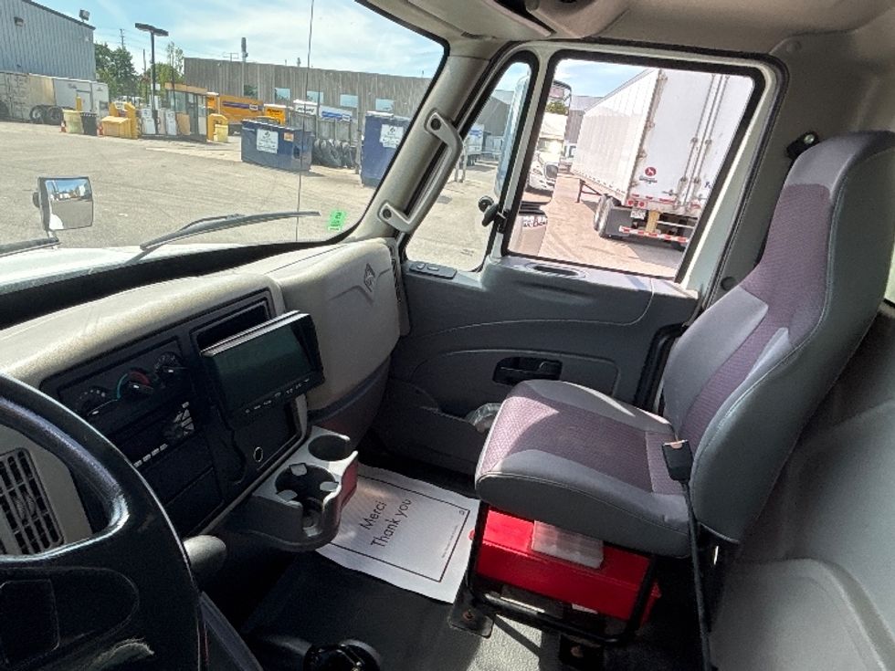 Medium Duty Box Truck-Light and Medium Duty Trucks-International-2019-4300-Mississauga-ON-557,595\n\t\tkm-$ 23,500 - Image 19